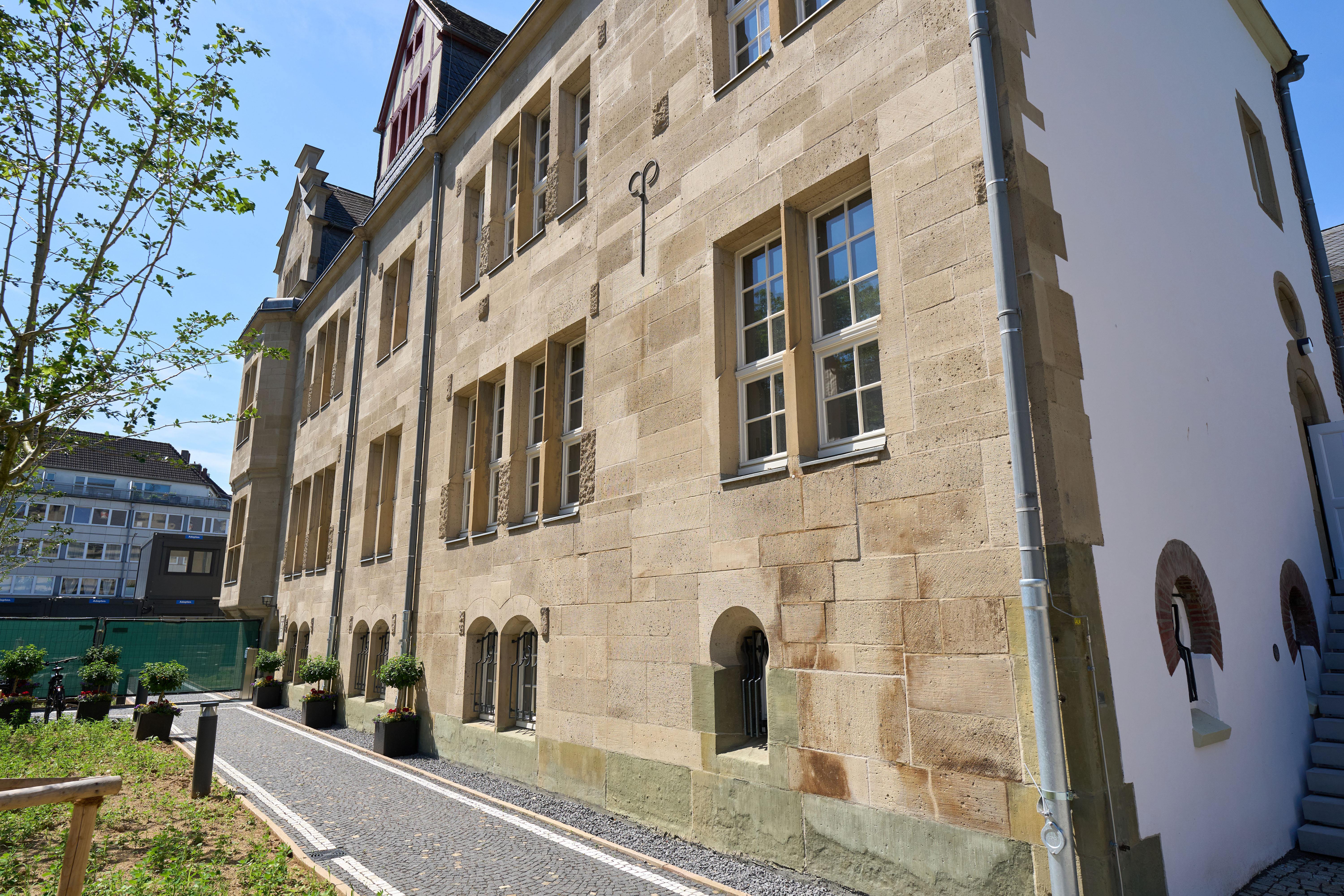 Foto: Außenansicht Benrather Rathaus