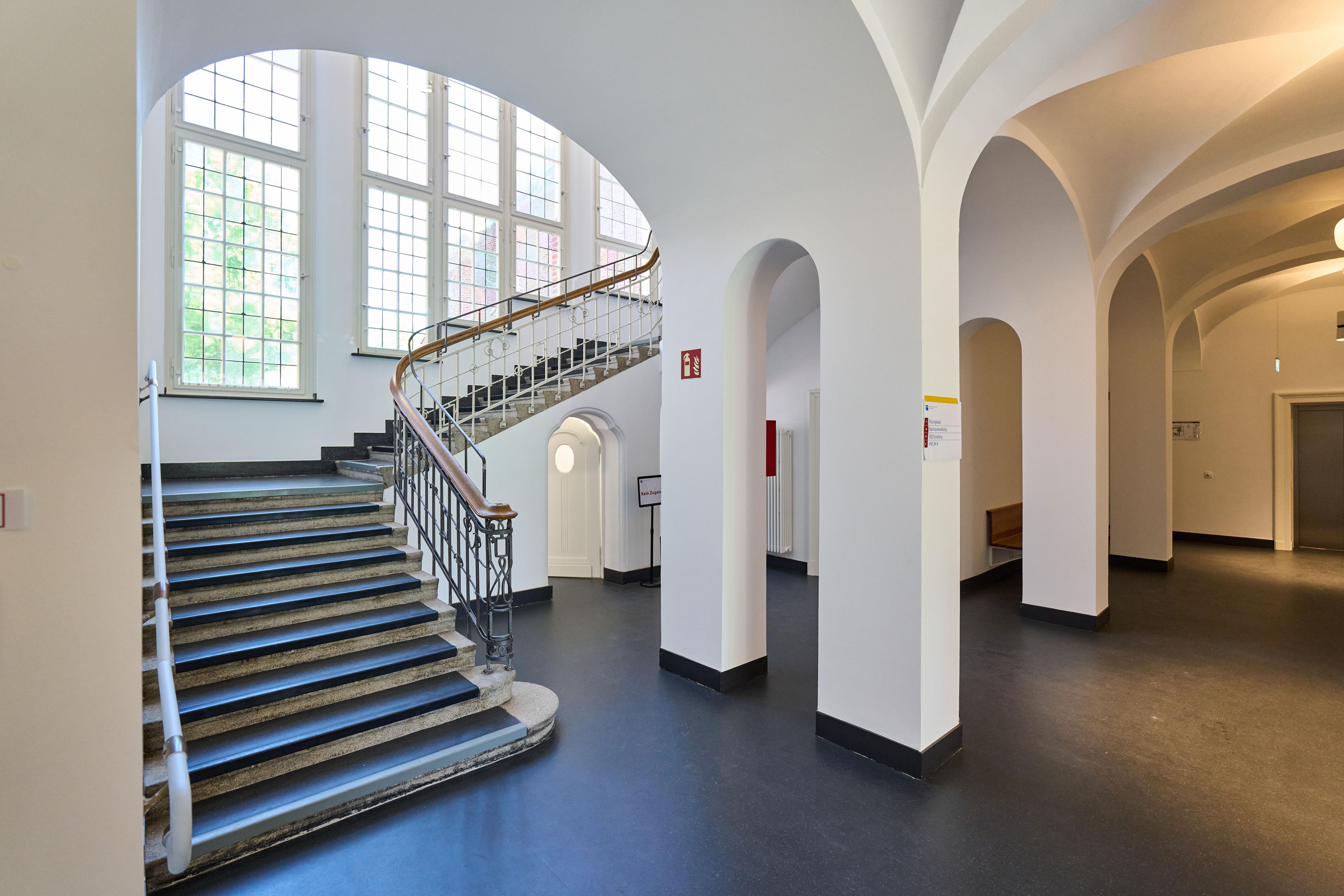 Foto: Treppenhaus im Rathaus Benrath
