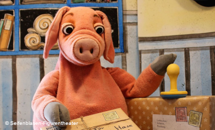 Kindertheater Handpuppe eines kleinen Schweinchens: Rosa Luise vom Seifenblasen Figurentheater