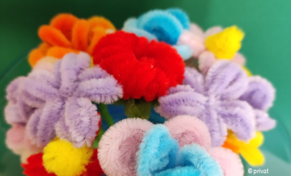 Foto von einem künstlichen Blumenstrauß aus Pfeifenreinigern