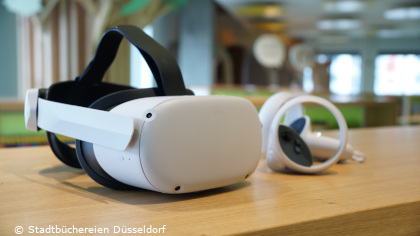 Foto von einer VR-Brille mit Controller