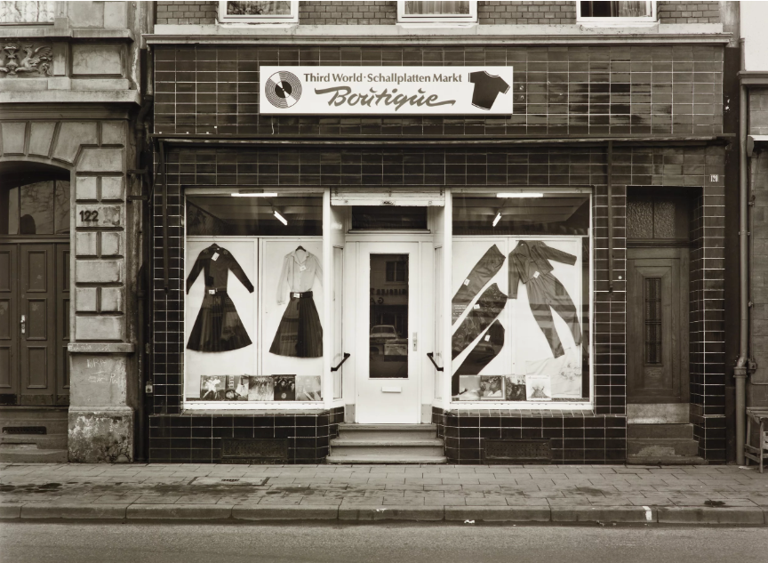 Boutique, Köln-Mülheim, Berliner Straße 120, 1989, Tata Ronkholz © VAN HAM Art Estate: Tata Ronkholz, 2025