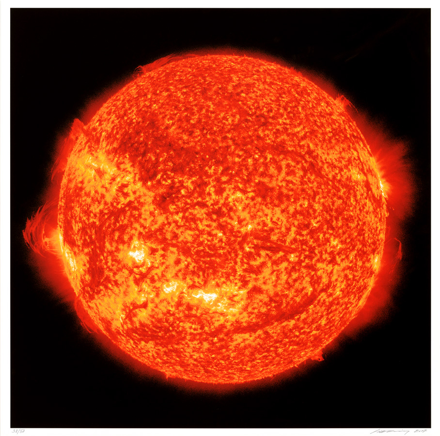 Katharina Sieverding, DIE SONNE UM MITTERNACHT SCHAUEN (RED), SDO/ NASA, 2011–14 © Katharina Sieverding, Foto: Klaus Mettig, VG Bild-Kunst Bonn, 2026
