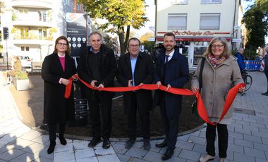 Banddurchschnitt zur Eröffnung der Mobilitätsstation an der Schloßstraße