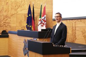 Bürgermeister Josef Hinkel  eröffnete die Veranstaltung mit einem Grußwort, Foto: Young