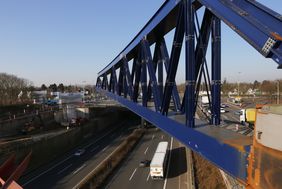 Beim Bau der Brücke über den Nordstern geht es gut voran. Foto: Ingo Lammert