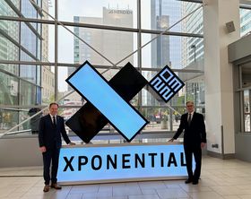 Wolfram Diener (CEO Messe Düsseldorf) und Oberbürgermeister Dr. Stephan Keller (l.) auf der XPONENTIAL in Denver, Foto: LHD.