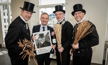 Marcus Dörenkamp, Norbert Rieck und Karl-Heinz Ißling (v.l.) wurden von Oberbürgermeister Thomas Geisel im Jan-Wellem-Saal des Rathauses empfangen. Foto: Melanie Zanin