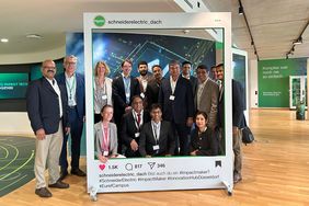 Gruppenbild bei Schneider Electric © Wirtschaftsförderung Düsseldorf 