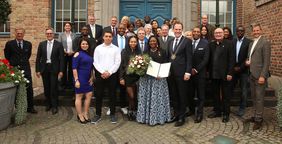 Elizabeth Drews hat durch ihr jahrelanges Engagement im Bereich der Integration von Kindern mit Migrationshintergrund auszeichnungswürdige Verdienste erworben; Foto: Landeshauptstadt Düsseldorf/David Young