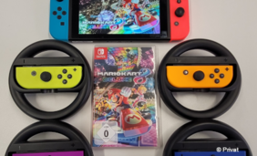 Foto von dem Computer Spiel Mario-Kart mit der Switch und vier Kontrollern