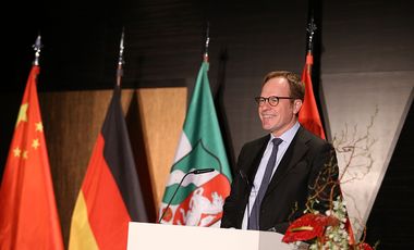 Oberbürgermeister Dr. Stephan Keller begrüßt die Gäste. © Landeshauptstadt Düsseldorf, Ingo Lammert