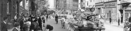 American troops enter the district of
Flingern along Flurstraße.