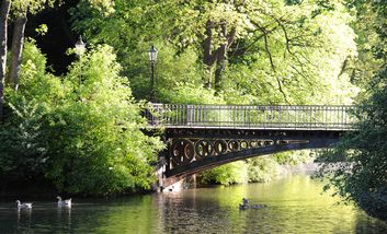 Golde ne Brücke, Hofgarten