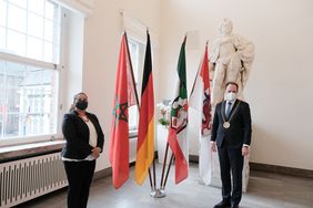 Die Generalkonsulin des Königreichs Marokko, Lalla Loubna Ait Bassidi, besuchte am Dienstag, 1. März, das Rathaus und wurde von OB  Keller im Jan-Wellem-Saal empfangen; Foto: Landeshauptstadt Düsseldorf/Michael Gstettenbauer