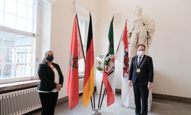 Die Generalkonsulin des Königreichs Marokko, Lalla Loubna Ait Bassidi, besuchte am Dienstag, 1. März, das Rathaus und wurde von OB  Keller im Jan-Wellem-Saal empfangen; Foto: Landeshauptstadt Düsseldorf/Michael Gstettenbauer