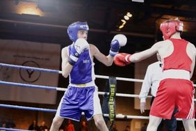 Kampf junger Boxer aus Czernowitz gegen jungen Boxer aus Düsseldorf