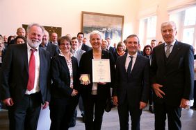 v.l. Götz Stehr, Mechthild Klett, Preisträgerin Doris Törkel, Oberbürgermeister Thomas Geisel und Prof. Dr. Klaus Neumann; Foto: David Young