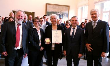 v.l. Götz Stehr, Mechthild Klett, Preisträgerin Doris Törkel, Oberbürgermeister Thomas Geisel und Prof. Dr. Klaus Neumann; Foto: David Young