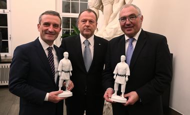 Empfang des Präsidiums des Internationalen Judo-Verbandes mit (v.l.) OB Thomas Geisel, Marius Vizer (Präsident International Judo Federation) und DJB-Präsident Peter Frese; Foto: Young 