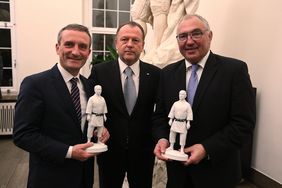 Empfang des Präsidiums des Internationalen Judo-Verbandes mit (v.l.) OB Thomas Geisel, Marius Vizer (Präsident International Judo Federation) und DJB-Präsident Peter Frese; Foto: Young 