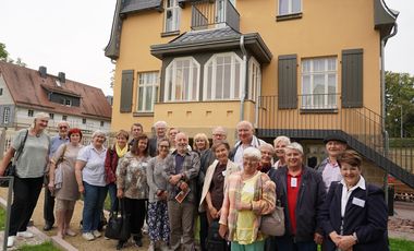 Gruppe beim Besuch des Karl Schmidt-Rotluff Haus ©Kathrin Neumann, Stadt Chemnitz