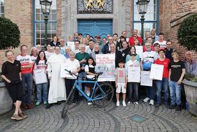 Foto aller geehrter gemeinsam mit Dezernent Jochen Kral