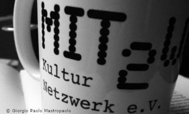 Tasse mit der Beschriftung: "MIT2WO"