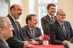 Die Richterdelegation im Jan-Wellem-Saal des Rathauses, mehrere Teilnehmer lachen