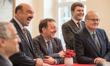 Die Richterdelegation im Jan-Wellem-Saal des Rathauses, mehrere Teilnehmer lachen