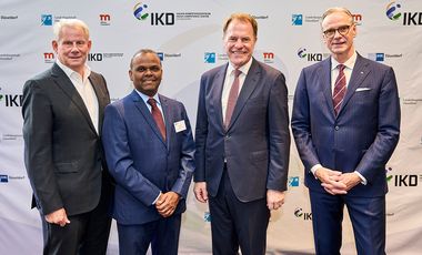 v.l. IHK-Präsident Andreas Schmitz, Generalkonsul Indien B.S. Mubarak, Oberbürgermeister Dr. Stephan Keller und Wolfram Diener, Vorsitzender der Geschäftsführung der Messe Düsseldorf © Stadt Düsseldorf/Claus Langer