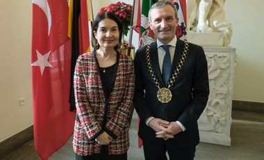 Die Generalkonsulin der Republik Türkei, Frau Ayşegül Gökçen Karaarslan, wurde am Donnerstag, 21. November, von Oberbürgermeister Thomas Geisel zu einem Antrittsbesuch im Rathaus empfangen. Foto: Michael Gstettenbauer