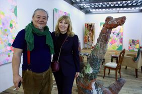 Einblick in sein Atelier gab Direktor Yang Shu der Kulturamtsleiterin Angélique Tracik beim Besuch im Organhaus Art Space in Chongqing © Landeshauptstadt Düsseldorf 