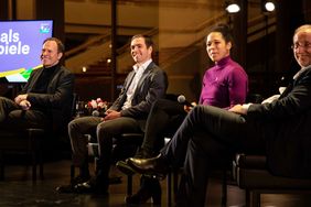 v.l.: OB Dr. Stephan Keller, Turnierdirektor Philipp Lahm, EURO-Botschafterin Célia Šašić und Schauspielhaus-Intendant Wilfried Schulz. Foto: Kenny Beele