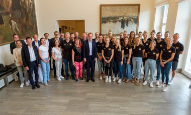 Oberbürgermeister Dr. Stephan Keller hat das deutsche Volleyball-Nationalteam der Frauen anlässlich der Europameisterschaftsspiele im "CASTELLO Düsseldorf" im Rathaus empfangen; Fotos: Schaffmeister