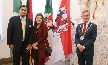 OB Thomas Geisel (rechts) empfing am Donnerstag, 20. August, Dr. Mohammad Faisal, Botschafter der Islamischen Republik Pakistan, zum Antrittsbesuch im Rathaus. Foto: David Young