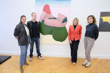 Kulturamtsleiterin Angélique Tracik (2.v.r.) stellte zusammen mit den Kunstschöpfenden Thea Mantwill (r.) und Björn Knapp sowie Julia Köhler, Koordinatorin Kunstpunkte, das Programm der Kunstpunkte vor. Fotos: Gstettenbauer