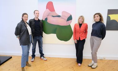 Kulturamtsleiterin Angélique Tracik (2.v.r.) stellte zusammen mit den Kunstschöpfenden Thea Mantwill (r.) und Björn Knapp sowie Julia Köhler, Koordinatorin Kunstpunkte, das Programm der Kunstpunkte vor. Fotos: Gstettenbauer