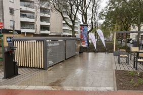 Eine Fahrradstation für zwölf Fahrräder und eine Reparaturstation gehören ebenfalls zu der neuen Mobilitätsstation an der Römerstraße. © Landeshauptstadt Düsseldorf/Ingo Lammert