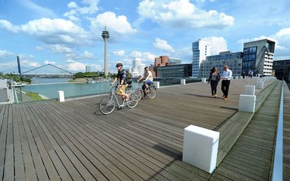 Medienhafen, Brücke