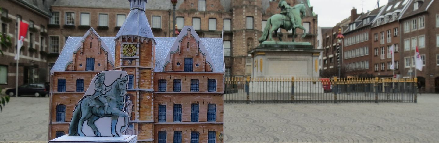 Das Düsseldorfer Rathaus: Original und Bastelbogen