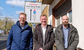 Stellten Einzelheiten zu den Umweltspuren vor: Umweltamtsleiter Thomas Loosen, Ingo Pähler, Leiter des Amtes für Verkehrsmanagement, und Sebastian Miesner, stellvertretender Abteilungsleiter Verkehrstechnik (v.l.). Foto: Uwe Schaffmeister 