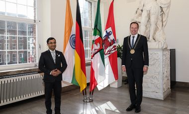 OB Dr. Keller (r.). empfing den Generalkonsul der Republik Indien, Dr. Amit Telang, am Freitag, 22. Oktober, im Rathaus. Foto: Melanie Zanin