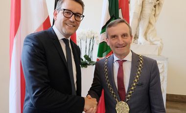 Oberbürgermeister Thomas Geisel empfing den Österreichischen Honorarkonsul Georg Schmidt im Düsseldorfer Rathaus. Foto: Wilfried Meyer