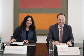 Oberbürgermeister Dr. Stephan Keller und Beigeordnete Cornelia Zuschke bei der Pressekonferenz am 22.03.2024