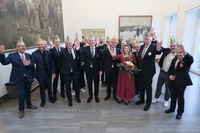 Traditioneller Prinzenempfang im Rathaus mit Oberbürgermeister Dr. Stephan Keller, Vorstand, Mitgliedern und Ehrenmitgliedern des Düsseldorfer Prinzenclubs und dem designierten Prinzenpaar Prinz Uwe I. und Venetia Melanie (Uwe und Melanie Willer)