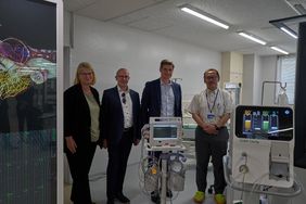 Annette Klerks, Dr. Thomas Heck und Wirtschaftsdezernent Christian Zaum mit Professor Takahiro Yasuda, Chef des Medtech Innovation Center der Universität Kobe ©Landeshauptstadt Düsseldorf