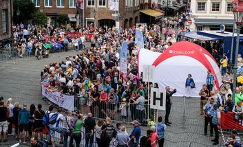 Team-Präsentation / Team presentation / Présentation des équipes. (C) Landeshauptstadt Düsseldorf, Uwe Schaffmeister