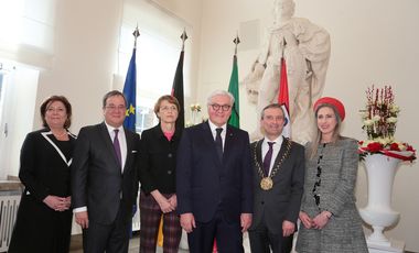 (V. l.) Susanne Laschet, Armin Laschet, Elke Büdenbender, Frank-Walter Steinmeier, Thomas Geisel und Vera Geisel