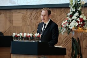 Oberbürgermeister Dr. Stephan Keller spricht beim Empfang zur Ehren Dr. Detlev Karsten Rohwedders. Foto: Landeshauptstadt Düsseldorf/Michael Gstettenbauer